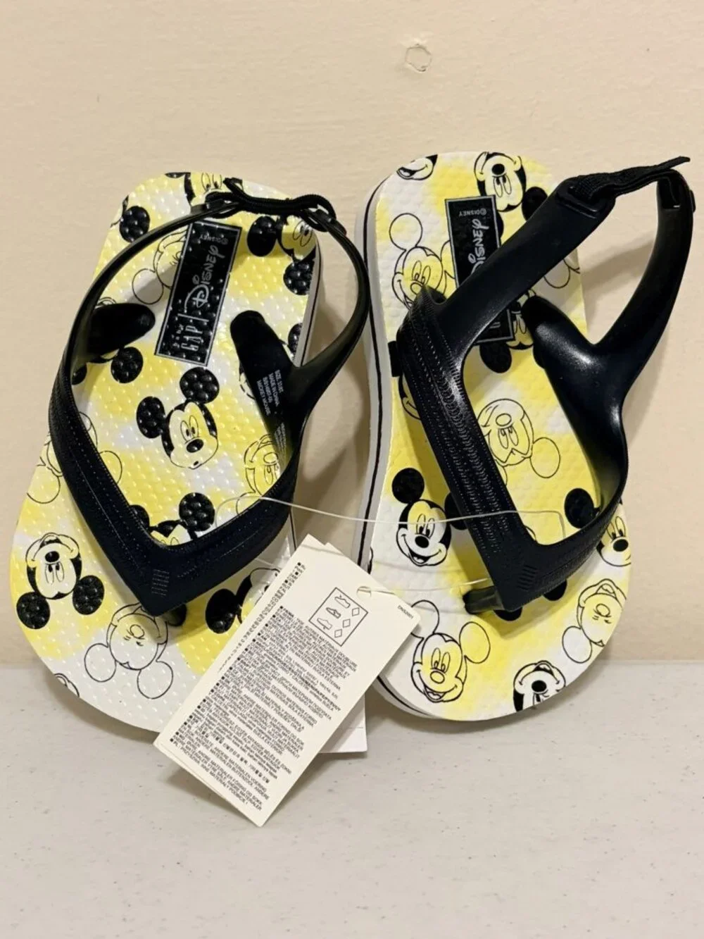 New NWT Baby Gap Mickey Mouse Yellow Black Flip Flops Size 5/6
